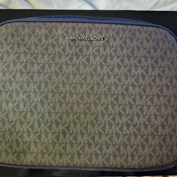 Michael Kors Monogrammed Tablet Case - Picture 3 of 6